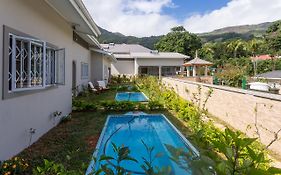 Beau Vallon Villa Chalets